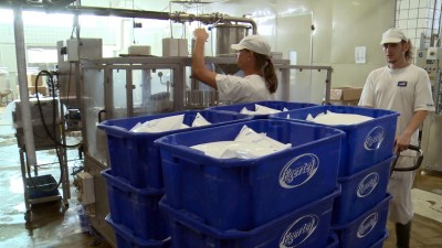 Kiszorulhatnak az import tejek a hazai boltokból