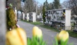 MEGÚJULNAK A GRŐBER TEMETŐ URNAFALAI